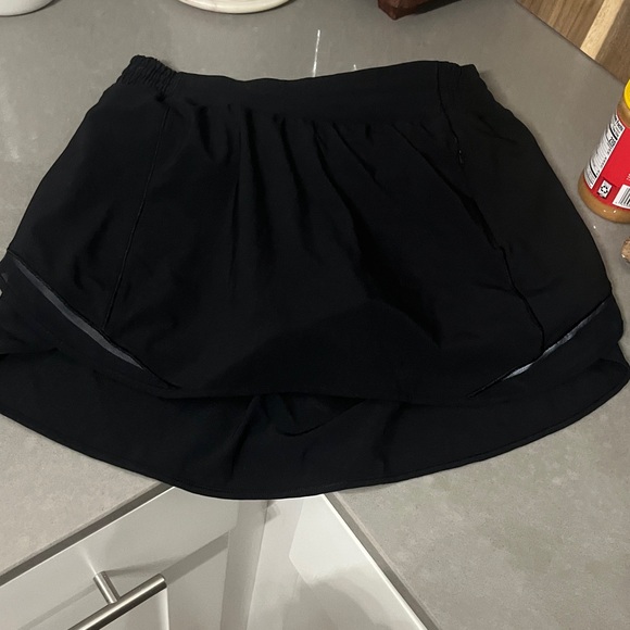 Lululemon hotty hot HR skirt 8 - Picture 4 of 5